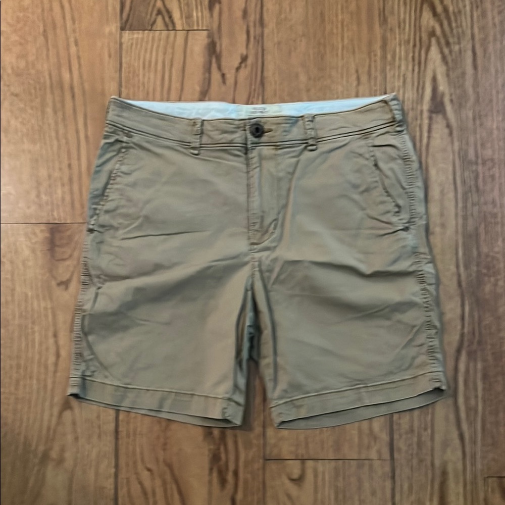 Hollister Beach prep Mens 31” waist 5” inseam tan khaki/twill Shorts